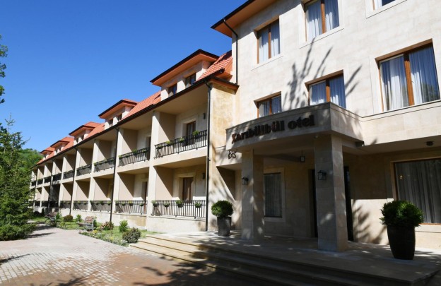 İlham Əliyev Şuşada “Xarıbülbül” otelinin yenidənqurmadan sonra açılışında iştirak edib